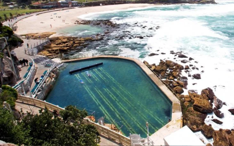 bronte baths ocean rock pool sydney